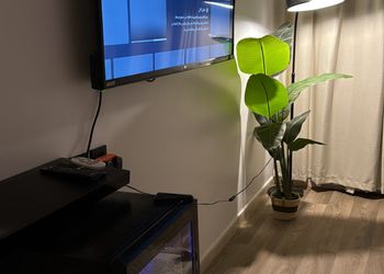 استديو بأثاث مريح وبسيط 
