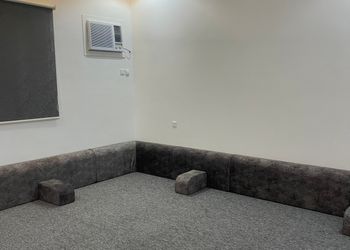 شاليه بجلسة خارجية ومسبح 