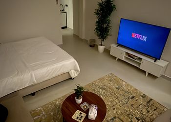 استديو راقي بدخول ذاتي 