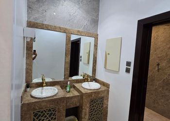 شاليه بجلسة خارجية وأجواء ممتعة 