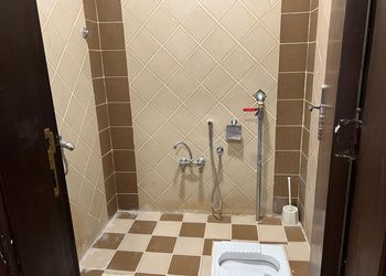 استديو بسرير ماستر وأثاث مريح 