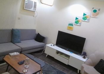 شقة بغرفة معيشة وغرفة نوم 