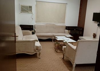 شقة بغرفة جلوس وغرفتين نوم 