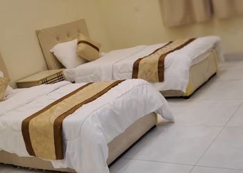 شقة بصالة مريحة وغرفتين نوم 