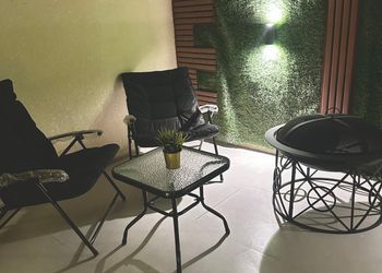 استديو بسرير ماستر وجلسه جانبيه