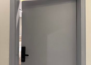 استديو بأثاث مريح وبسيط 