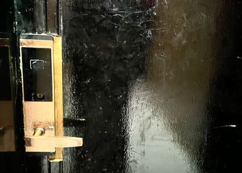 استديو بأثاث مريح وبسيط 