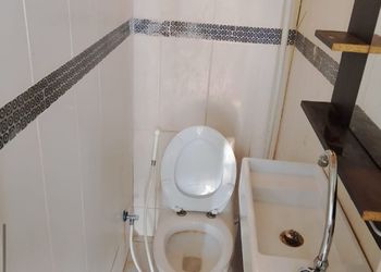 شاليه بجلسة خارجية ومجلس