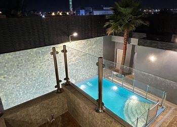 شالية بمجلس مطل على الحديقة .
