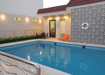 شاليه بمسبح وألعاب مائية