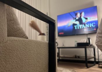 استديو بأثاث مريح وبسيط 
