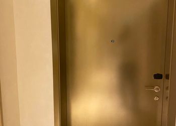 شقة بغرفة معيشة وغرفتين نوم 