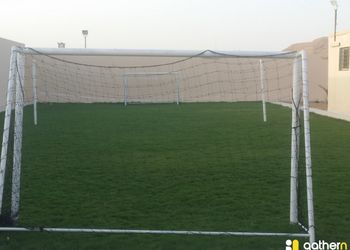 شاليه بمسطح اخضر ومسبح