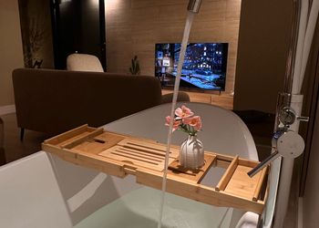 استديو مصمم بديكور عصري وبسيط