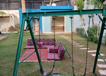 شاليه بجلسة خارجيه ومسطح اخضر في قرطبه