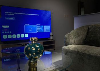 شقة بصالة مريحة وثلاث غرف نوم 