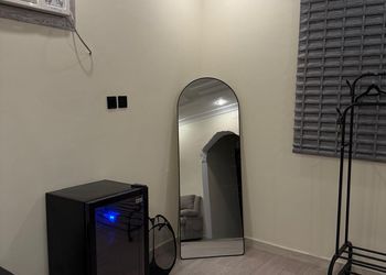 استديو بسرير ماستر وجلسة جانبية
