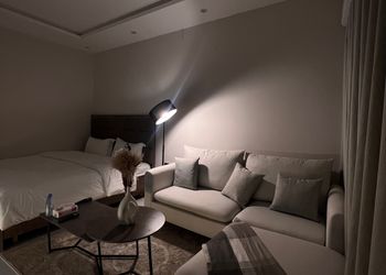استديو بتصميم أنيق ودخول ذاتي 