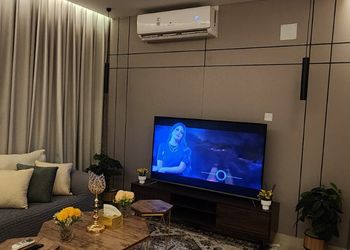 شقة بصالة أنيقة ودخول ذاتي