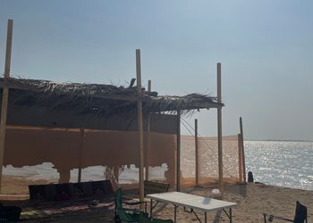 كرفان بإطلالة بحرية وجلسات