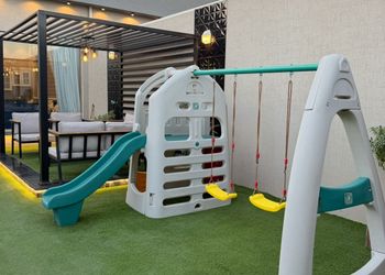 شالية بجلسة خارجية للقضاء وقت مميز