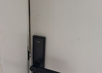 استديو بسرير ماستر وجلسة جانبية