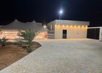 استراحة بمجلس وفناء خارجي 