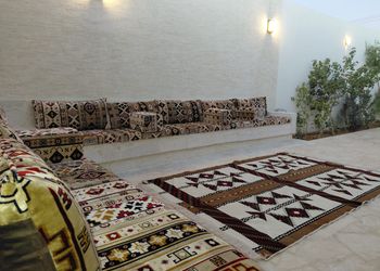 شاليه بجلسة خارجية وموقد حطب