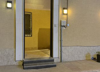 شقة ارضية فاخرة غرفتين نوم وصالة