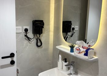 شقة بصالة أنيقة ودخول ذاتي 