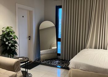استديو بدخول ذاتي وتصميم هادئ 
