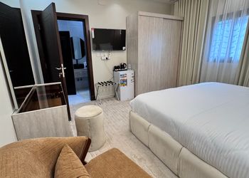 استديو بسرير ماستر وأثاث مريح 