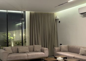 شالية بمجلس مطل على الفناء الخارجي 