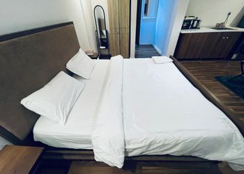 استديو بأثاث مريح وبسيط 