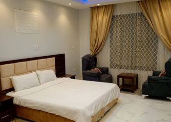 استديو بسرير ماستر وجلسة 