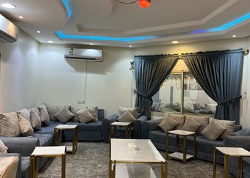 شاليه بصالة مطلة على جلسة خارجية