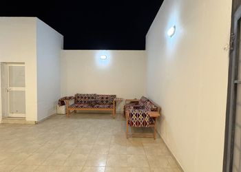 شاليه بمسبح خارجي ومجالس واسعة 