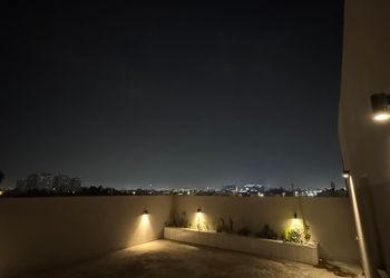 استديو بسرير ماستر وجلسة جانبية 