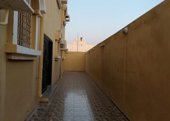 شقة بغرفتين نوم وصالة