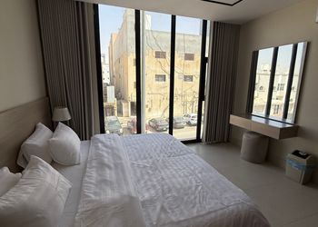 شقة بغرفة معيشة وغرفة نوم 