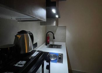 شقة بغرفة معيشة وغرفة نوم 