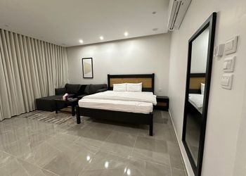 استديو هادئ بدخول ذاتي 