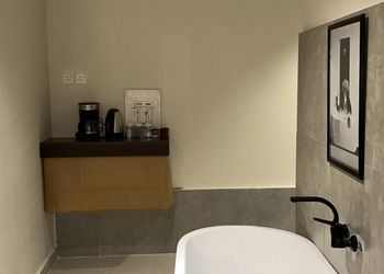 استديو بأثاث مريح وبسيط 