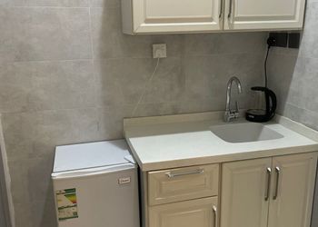 استديو بسرير ماستر وجلسة جانبية