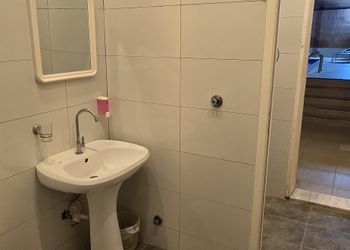 استراحة بمسبح خارجي بحاجز