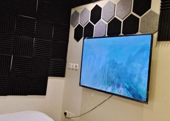 استديو بأثاث مريح وبسيط 