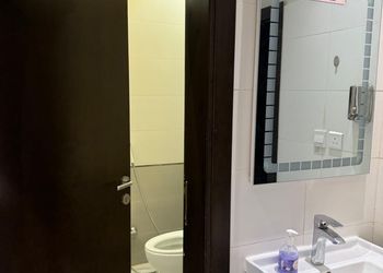 شاليه بمسطح اخضر ومسبح 