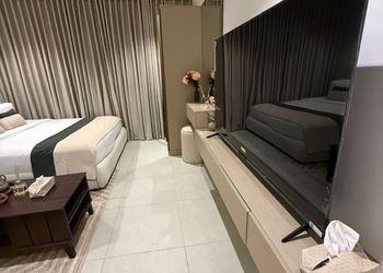 استديو بأثاث مريح وبسيط 