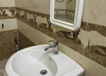شقة بغرفة نوم وغرفة معيشة 