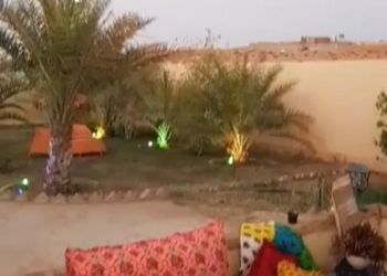 مزرعة بجلسات خارجية و ألعاب اطفال 
